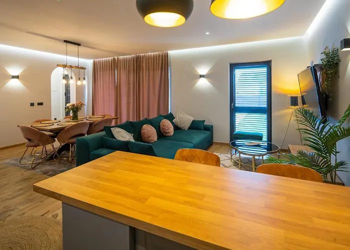 Vintage House Bella