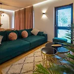 Vintage House Bella *