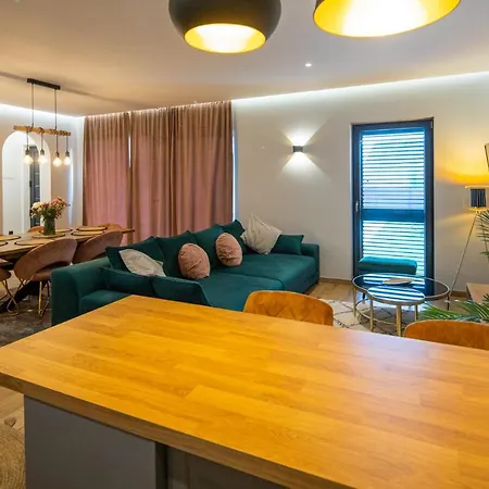 Vintage House Bella