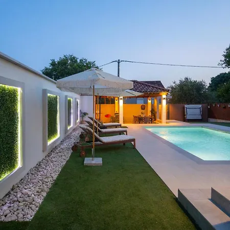 Vintage House Bella *