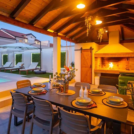 Vintage House Bella Villa