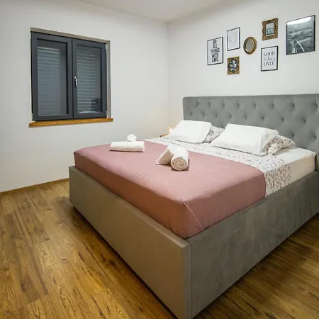 Vintage House Bella *