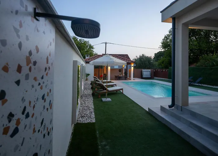 Vintage House Bella